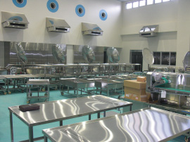 �Ί_�s���w�Z���H�Z���^�[�~�[�ݔ�